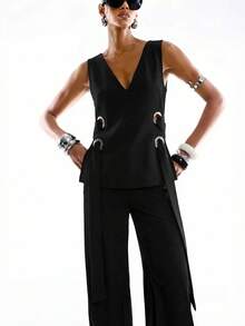 Camiseta sin mangas minimalista y elegante con doble capa, ojetes metálicos, abertura sexy en la espalda, color verde, ropa de verano para mujer, para vacaciones de primavera, uso en fiestas - Negro - Ver 6