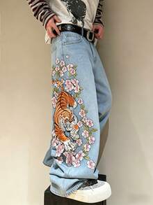 STEELVANCE Celana Jeans Model Lurus Longgar dengan Potongan Lebar, Desain Serbaguna, Gaya Streetwear Vintage, Bordir Harimau Sakura - Light Wash - View 4