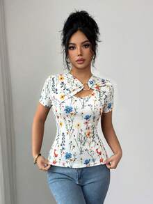 SHEIN Elenzya 女士优雅休闲金属戒指小碎花修身短袖T恤，适合女性参加派对、约会、工作通勤、圣诞节、毕业季、返校季、毕业典礼、教师节、圣诞节、情人节、感恩节、返校季碎花短袖T恤、日常穿着、春夏穿着、夏季碎花T恤、女士优雅度假金属戒指小碎花短袖T恤 - 彩色 - 查看 4