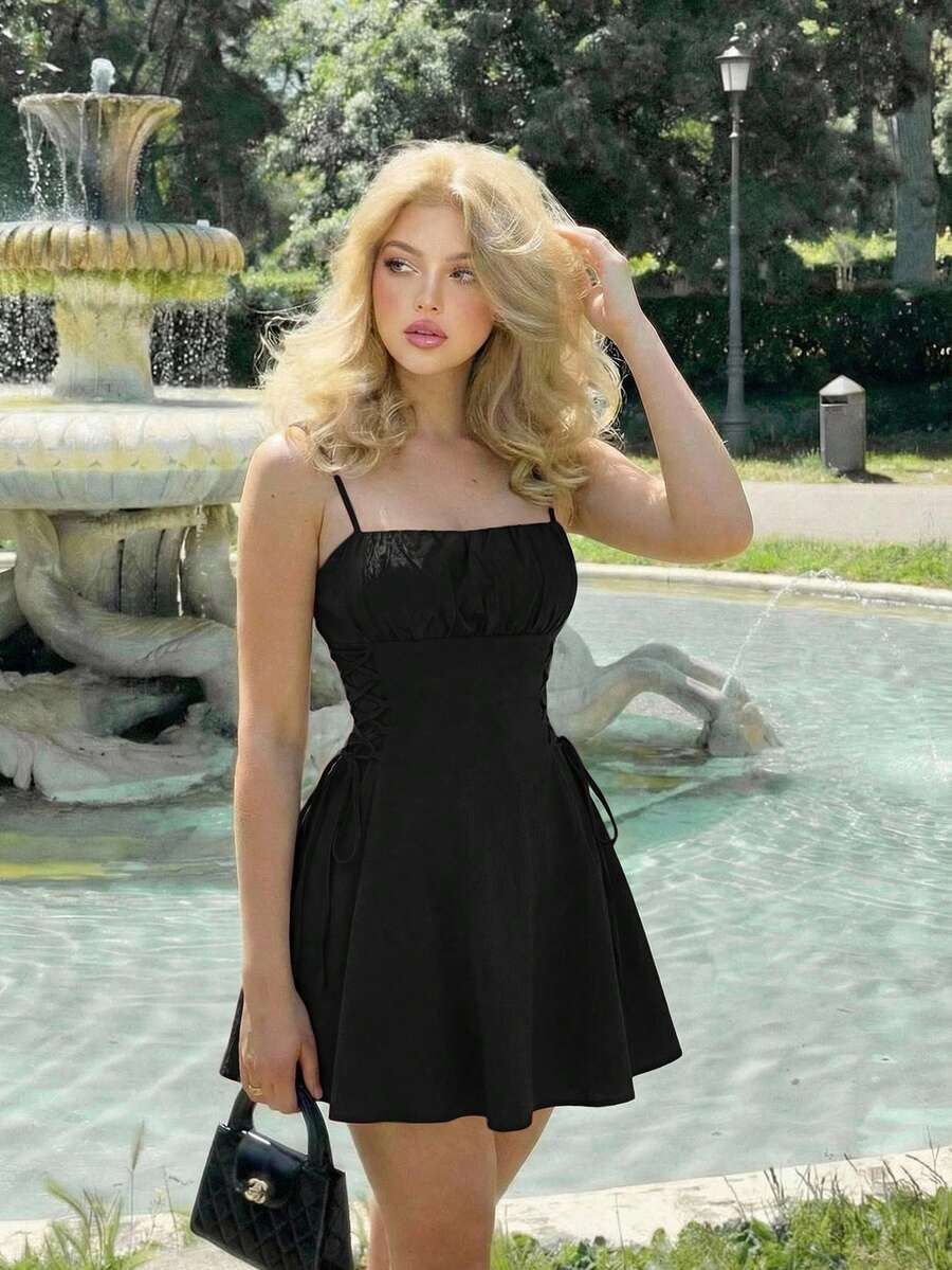 SHEIN MOD 红色约会之夜连衣裙,褶皱胸部系带吊带连衣裙 - 黑色 - 查看 1