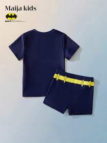 BATMAN X SHEIN Maija Kids طقم ملابس سباحة بأكمام قصيرة للأولاد الصغار، موسم الربيع/الصيف - الأزرق - مشاهدة 4