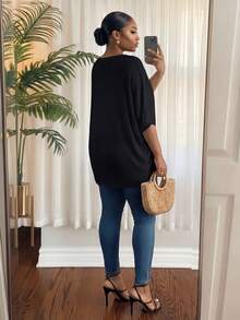 SHEIN Lady CURVE Áo khoác thường ngày tay cánh dơi viền bất đối xứng màu trơn cỡ lớn cho kỳ nghỉ, mùa xuân/hè - màu đen - Xem 2