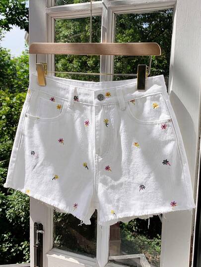 SHEIN Pantalones cortos vaqueros holgados con bordado de fresas, cintura alta y bajo deshilachado para niñas preadolescentes, conjunto de ropa de verano para playa, vacaciones, brunch, graduación, festivales de verano