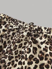 Conjunto de camiseta branca casual para garota jovem com estampa de leopardo e laço, combinada com calça também com estampa de leopardo. - Multicolorido - Ver 8