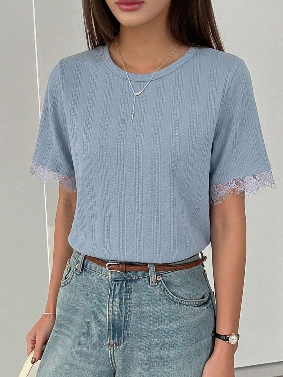DAZY 女款夏季圓領短袖蕾絲拼接套頭休閒極簡風T恤 - 藍色 - 查看 1