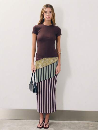 Nöista La falda midi de patchwork tiene una silueta de cintura alta y línea H con un impacto visual único del diseño de patchwork diagonal. Cómoda de llevar, su color retro clásico es muy reconocible. Adecuada para el uso casual diario, el transporte y las vacaciones, es una pieza indispensable y llamativa en el guardarropa de la mujer urbana.