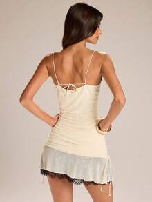 SHEIN BAE Đầm ngắn ôm sát màu mơ phối ren, dây mảnh, xếp ly, thích hợp cho buổi hẹn hò lãng mạn, ngày Valentine, đi chơi, dự tiệc. - Màu be - Xem 2