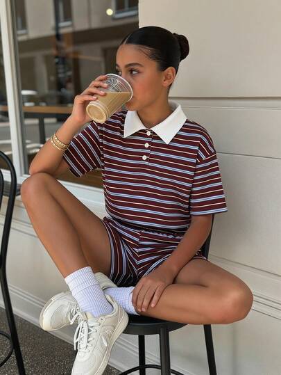 Conjunto de polo de manga corta con cuello a rayas y pantalones cortos de verano informal para niñas preadolescentes