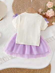 SHEIN Bộ 2 món áo thun cho bé gái, áo thun ngắn tay màu mơ dệt kim trang trí nhiều nơ tím, kết hợp với chân váy lưới cùng màu, kiểu dáng ngọt ngào và dễ thương, tối giản và thời trang, thoải mái cho những buổi đi chơi thường ngày vào mùa hè. - Màu tím - Xem 2