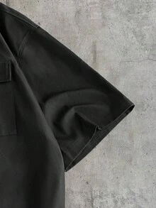 AXEPEAK Kemeja Lengan Pendek Pria Ukuran Besar dengan Cetakan Huruf dan Kantong Serbaguna - Hitam - View 5