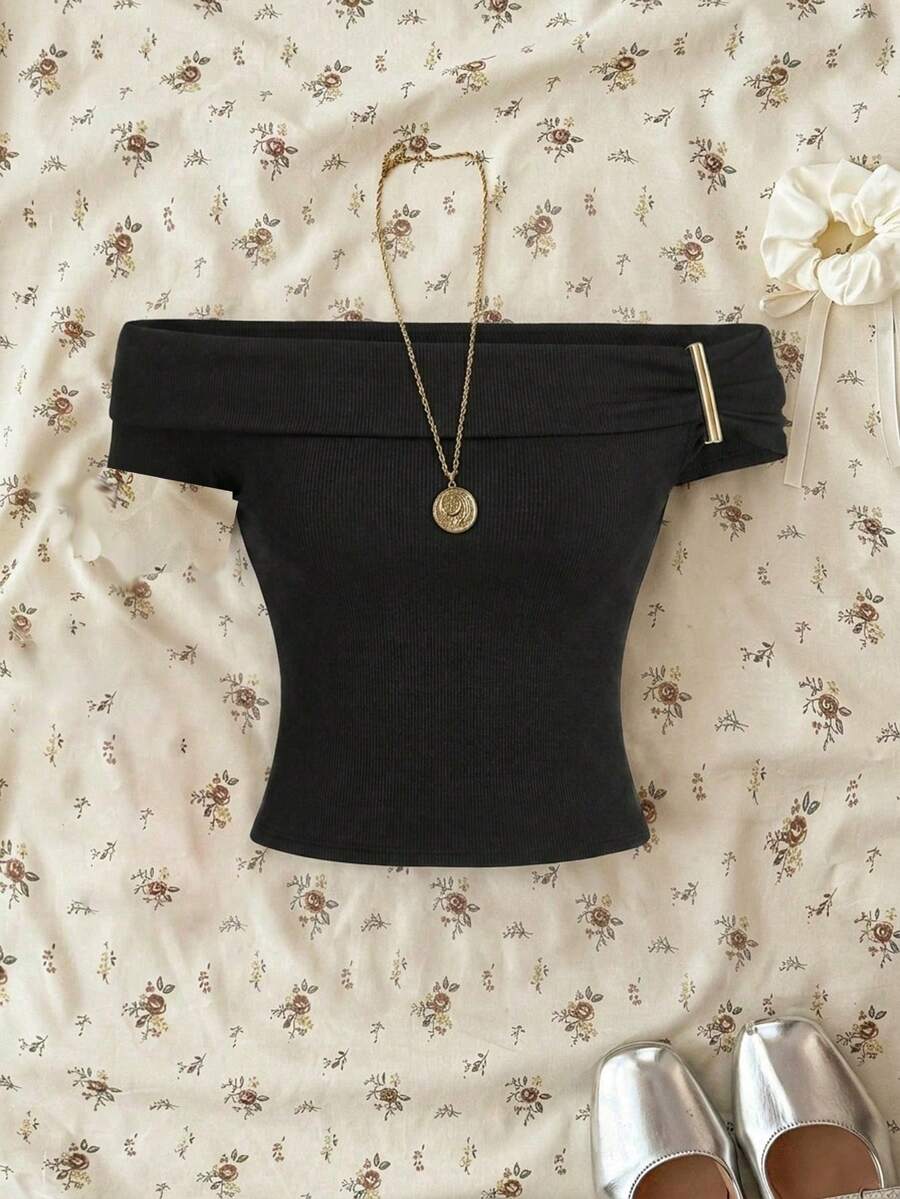 SHEIN Teen Girls' Black Off-Shoulder Ribbed Knit Snug Fit Crop Top Mother's Day Graduation Suitable For Spring & Summer Daily, Outing, Vacation, Holiday Wear, Stylish Girls, Casual Wear, New Style, Homecoming, Chill Vibe Outfits, Back To School, Girly Style T Shirt Y2kk Tops Off Shoulder T Shirts Fitted Tops Plain Tops For Women - Black - View 1