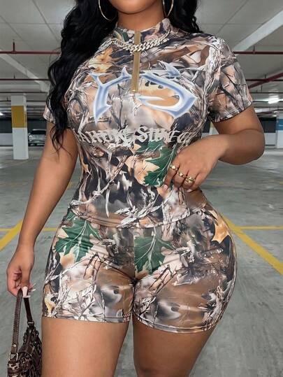 Slaydiva Ensemble 2 pièces pour femmes, Top court à col montant demi-zip à manches courtes et imprimé camouflage, avec short à cordon de serrage et poches, tenue décontracté de rue
