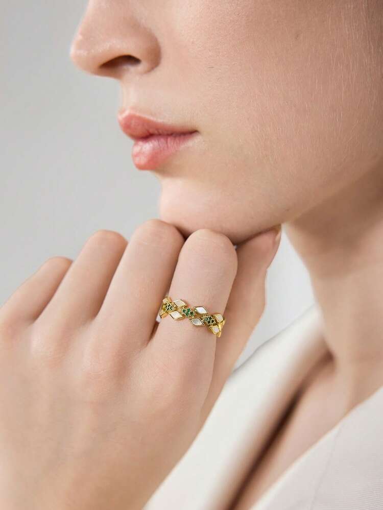 18K GOLD PLATED VINTAGE RING WITH RHINESTONES