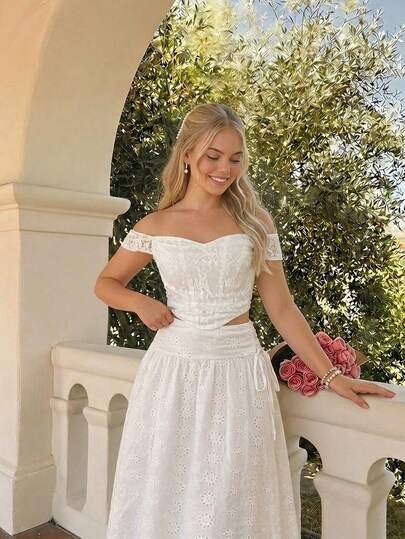 SHEIN MOD Áo croptop nữ màu trắng, ren, trễ vai, đính gọng xương cá, xếp ly eo, kiểu corset.