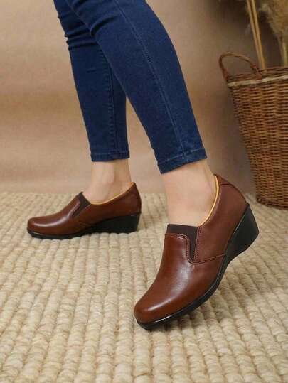 Zapatos planos de piel genuina con cuña, zapatos clásicos de piel marrón para mujer, cómodos y sin cordones, ideales para el día a día. Zapatos planos de piel marrón elegantes para mujer, con cuña baja, para vestir, formales e informales. Calzado cómodo.