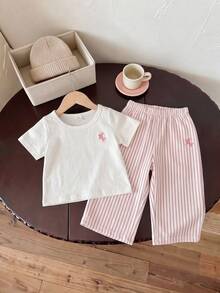 SHEIN Playful Pals 2件組女嬰夏季休閒可愛工作裝套裝，白色短袖刺繡裝飾T恤搭配藍白條紋長褲，適合上學穿著 - 粉色 - 查看 11