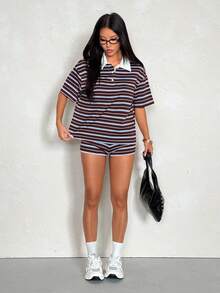 SHEIN PETITE Bộ đồ nữ phong cách Mỹ thường ngày, cổ điển, màu đỏ nâu sọc ngang, kiểu dáng preppy, gồm áo polo và quần short, thích hợp cho mùa xuân/hè. Áo polo nữ, trang phục retro, bộ đồ sọc ngang nữ, trang phục thập niên 90, trang phục thẩm mỹ nữ, trang phục thường ngày nữ, trang phục mùa hè nữ, bộ áo polo và quần short sọc ngang. - màu nâu - Xem 7