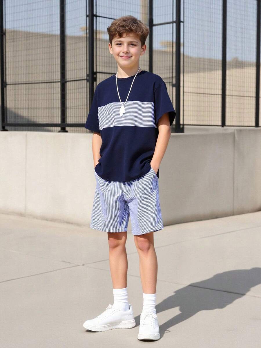 SHEIN 2件套青少年男童夏季撞色字母拼接圆领短袖T恤和户外休闲时尚3D字母运动短裤 - 藏蓝色 - 查看 1
