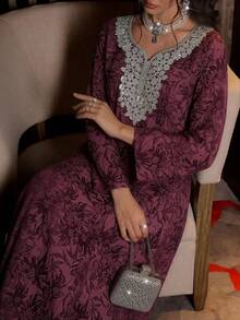 Al Najma Đầm dài tay màu xanh lá cây dệt jacquard thêu hoa cổ điển dành cho nữ, kiểu dáng thanh lịch Ả Rập. - Màu tím - Xem 3