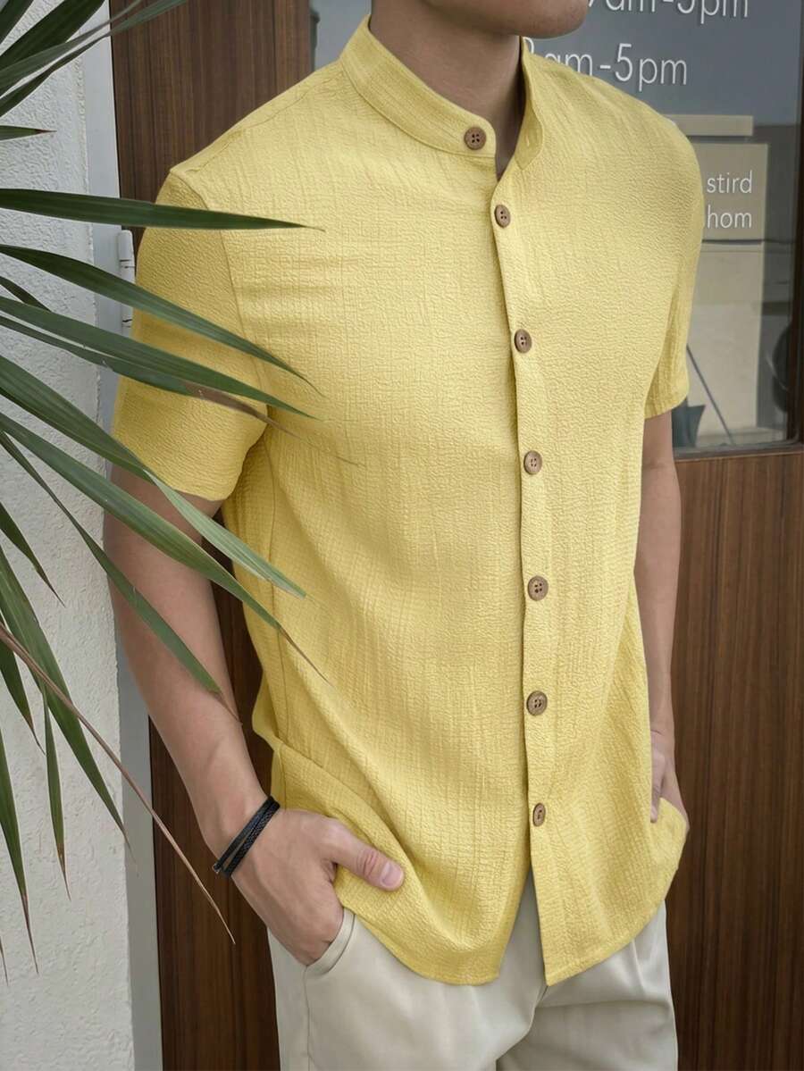 Manfinity VCAY Kemeja Pria Ukuran Besar Warna Polos Lengan Pendek Kasual Kancing Tunggal, Cocok untuk Liburan, Hadiah Hari Ayah - Kuning - View 1