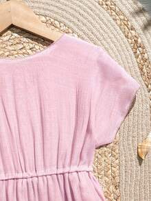 SHEIN 一件少女白色薄纱罩衫，面料柔软轻盈，适合泳装穿着，不对称下摆设计，饰有流苏绒球，V领设计露出锁骨，是海滩度假的理想之选。 - 粉色 - 查看 4