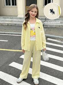 SHEIN Bộ đồ thể thao thường ngày cho bé gái tuổi teen, chất liệu vải dệt họa tiết màu vàng nhạt, thêu logo ngựa, gồm áo tay rớt vai và quần ống rộng, thích hợp cho mùa xuân/hè, dã ngoại mùa xuân, đi chơi thường ngày, đi học. - Màu vàng - Xem 8