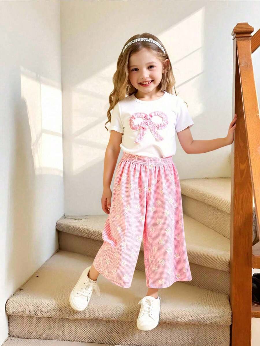 SHEIN Playful Pals 2件組小女孩夏季7歲生日套裝,甜美蝴蝶結短袖T恤搭配雛菊格紋長褲,適合嬰幼兒的可愛休閒穿搭 - 粉色 - 查看 1