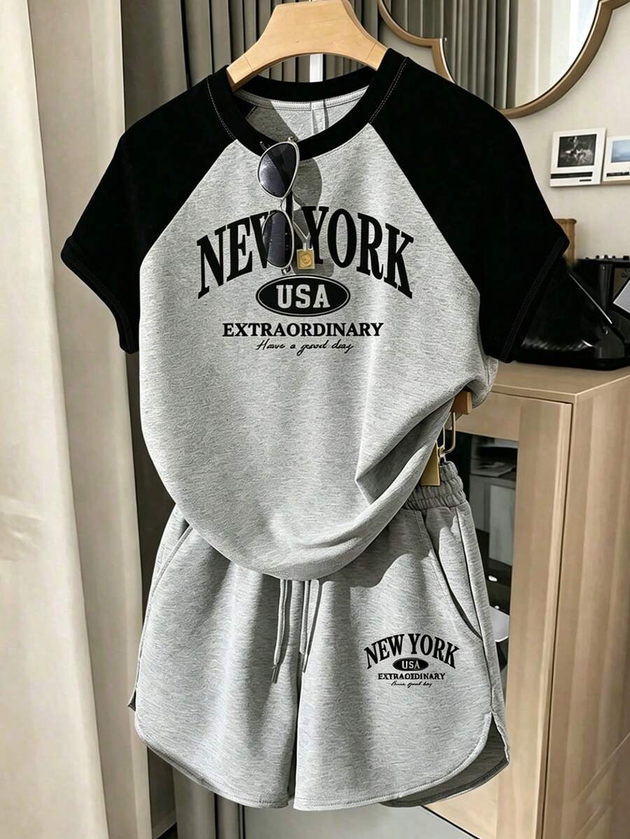 青少年女孩紐約字母印花插肩袖寬鬆T恤與短褲2件套,休閒套裝適合夏季,個性化套裝,黑灰色字母印花2件套,適合春夏季,輕鬆舒適,家庭出遊季節,家庭出遊,休閒套裝,居家更新,舒適易穿,輕鬆運動,基本款,日常時尚 - 彩色 - 查看 1