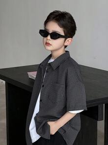 DAZY Áo sơ mi kẻ caro cổ bẻ dáng rộng thoải mái dành cho bé trai lớn - màu đen - Xem 8