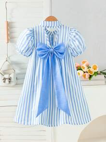 SHEIN Elladie kids 小女孩粉色条纹连衣裙，饰有超大粉色蝴蝶结，短泡泡袖，彼得潘领，休闲度假连衣裙，适合日常休闲和通勤，甜美可爱。 - 淺藍色 - 查看 2