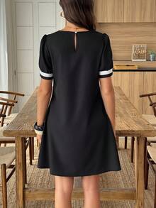 Louniche Vestido corto de línea A con cuello redondo y mangas de pétalo, casual y de vacaciones para primavera/verano - Blanco y Negro - Ver 2
