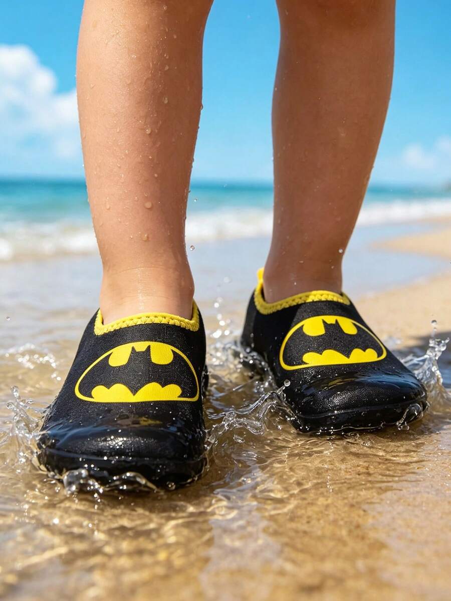 BATMAN X SHEIN 幼兒與兒童戶外運動休閒時尚防滑水鞋,舒適透氣可愛卡通圖案沙灘鞋,女童粉色訓練鞋 - 黑色 - 查看 1