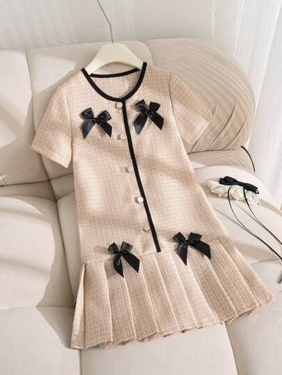 SHEIN Genkimix Kids 1pc Young Girl Summer New Arrival Pleated Hem Design Bow Decor Minimalist Chic Sweet Preppy Style Dress