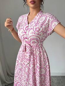 lenzga Vestido midi elegante bohemio para primavera/verano con nuevo diseño francés, de mangas cortas, escote en V, hombros caídos, cintura anudada y falda plisada en estampado azul y blanco - Azul y blanco - Ver 9
