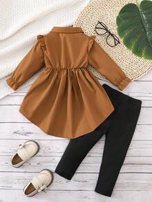 SHEIN Bebé niña Pantalones con blusa ribete con fruncido de manga con volante con cinturón - Caqui - Ver 2