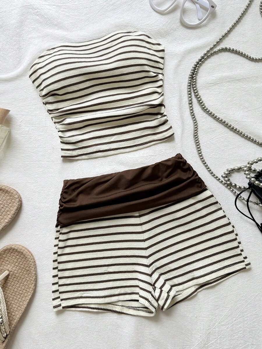 SHEIN Bộ 2 món cho bé gái tuổi teen, gồm áo thun cổ lệch màu be có họa tiết và quần ống rộng, trang phục thường ngày thời trang, phù hợp cho dã ngoại, cắm trại, du lịch, và mặc cùng gia đình. - Cà phê nâu - Xem 1