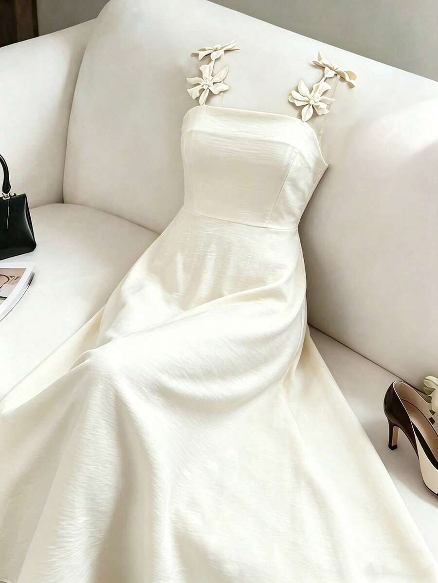 GlowEve CURVE Đầm hai dây cỡ lớn thanh lịch với họa tiết hoa, thích hợp cho mùa hè. - Màu be - Xem 1