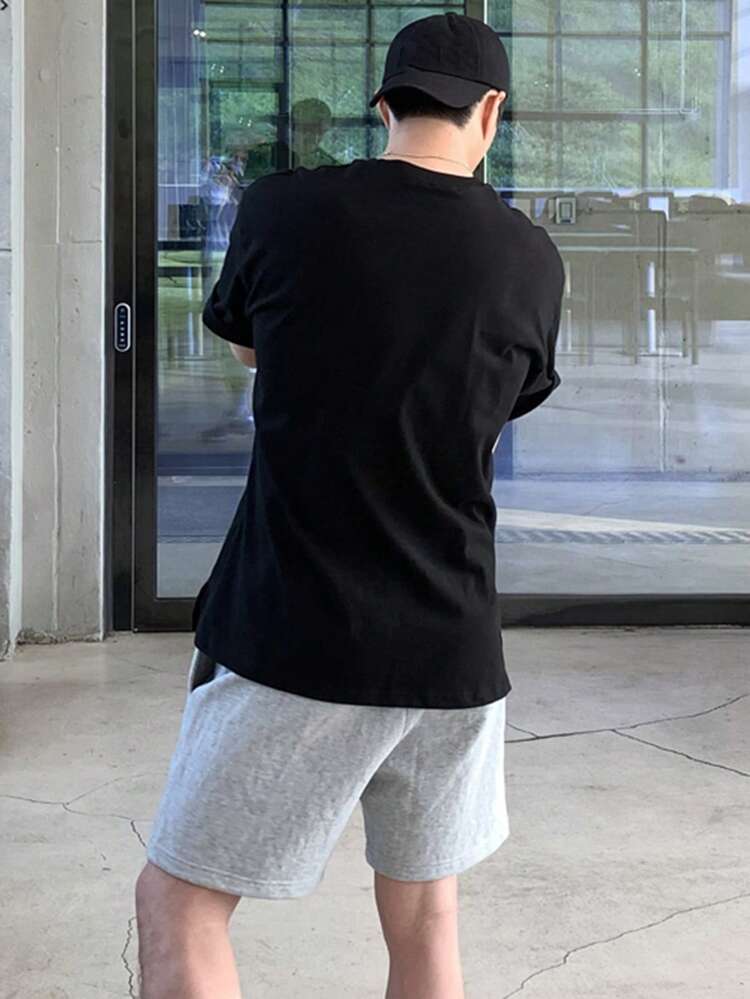 Men's Letter Print Short Sleeve T-Shirt Paired With Grey Drawstring Waist Pocket Shorts Set