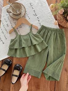 SHEIN Playful Pals 2件組 幼女鼠尾草綠夏季休閒度假波希米亞復古風 層次荷葉邊細肩帶背心上衣＋寬腿蕾絲下擺長褲 柔軟兩件套 - 綠色 - 查看 1