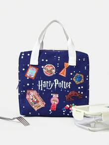 HARRY POTTER X SHEIN 一款神奇的零食套装印花保温午餐包，用途广泛，容量大，超轻便携，经久耐用，实用百搭，美观大方，风格时尚，简约休闲风、仿古风、中性风、运动风、可爱风、卡通风，便携透气，经久耐用，可折叠，防尘，适合假日户外工作、办公室送礼、通勤、旅行、度假，尤其适合年轻女性和上班族。 - 零食 - 查看 3