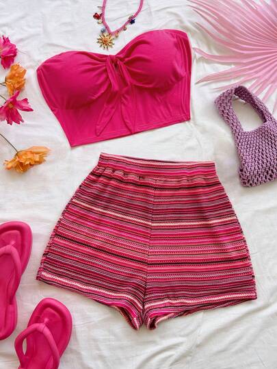 Soleia Bộ đồ nữ cỡ lớn gồm áo quây xếp ly màu trơn và quần short kẻ sọc kiểu dáng thường ngày.