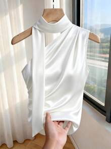 SHEIN Franclia 这款女士优雅休闲白色垂褶露背吊带上衣，夏季优雅派对上衣，配有长围巾细节，休闲时尚的缎面上衣，适合婚礼宾客和度假穿着，休闲时尚的派对装扮，完美适用于复活节、毕业典礼、海滩度假和日常夏季穿着，高街风格的优雅上衣。 - 白色 - 查看 7