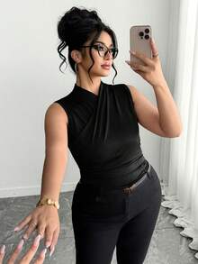 Elenzga Atasan Wanita Ukuran Besar Warna Polos Berlipit dengan Leher V Silang, Elegan untuk Berpergian - Hitam - View 1