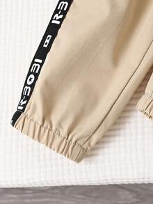 SHEIN Playful Pals Baby Boy Casual Fashion Street Daily Commute Letter Webbing Patchwork Flap Pocket Short Sleeve T-Shirt And Jogger Pants Set, Spring/Summer/Autumn - Beige - View 7