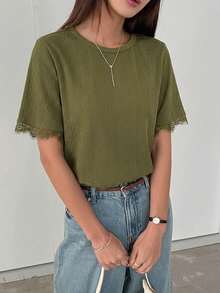 DAZY 女款夏季圓領短袖蕾絲拼接套頭休閒極簡風T恤 - 軍綠色 - 查看 4