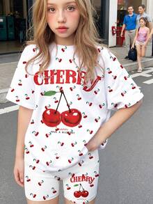 SHEIN Leap Crew Conjunto de 2 peças de camiseta e shorts de manga curta minimalistas casuais para meninas adolescentes, estampa de cereja fofa vintage, mini estampa de cereja, verão, adequado para o verão, férias de primavera, viagem de meninas - Multicolorido - Ver 1