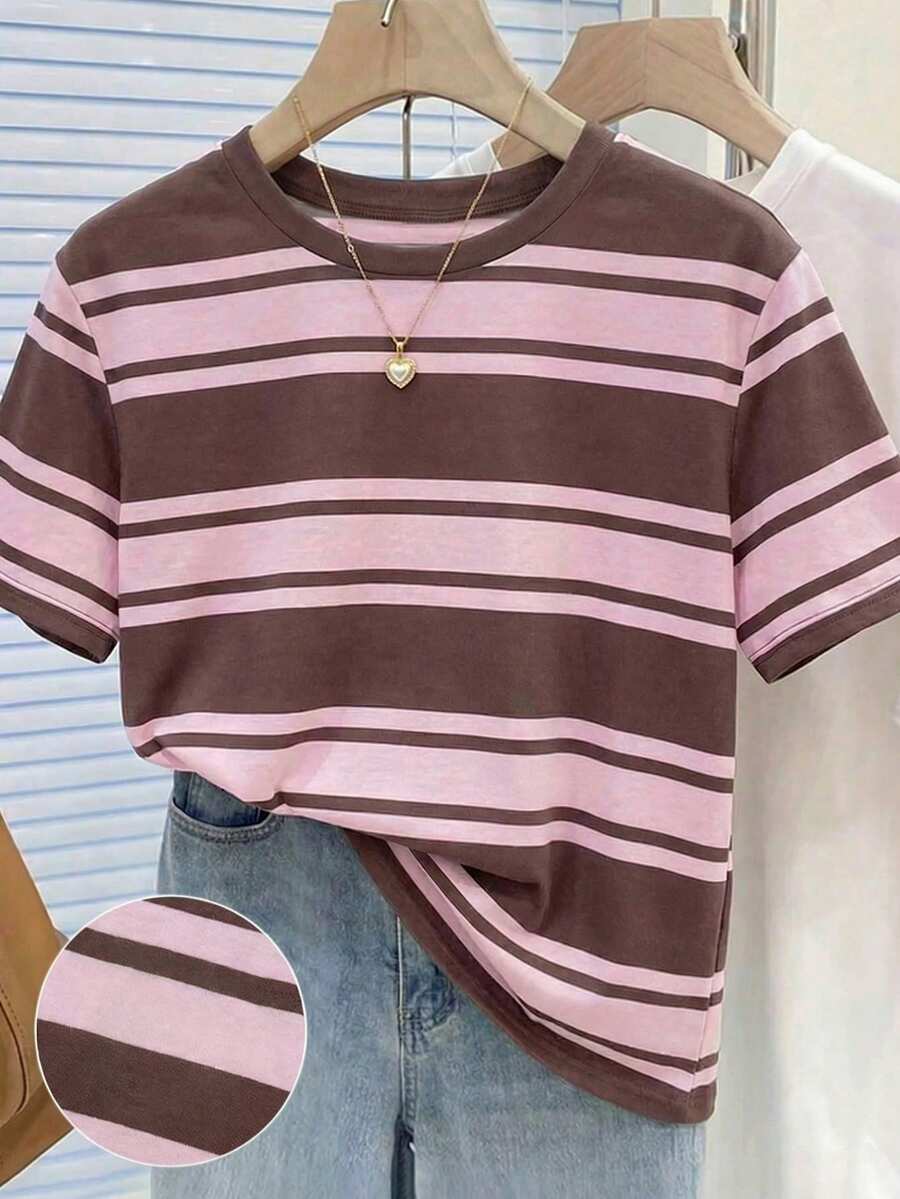 SHEIN Áo thun cổ tròn dáng regular kẻ sọc hồng ngọt ngào và nâu cho nữ thiếu niên, phong cách casual đa năng, phù hợp mặc ngày mẹ, lễ tốt nghiệp, mùa hè, đi học, đi chơi, du lịch, nghỉ lễ, homecoming, back to school, phong cách mới, chill vibe, thời trang cho nữ - Nhiều màu - Xem 1