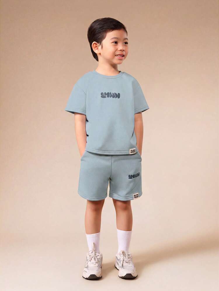 Conjunto de camiseta y pantalones cortos con gráficos