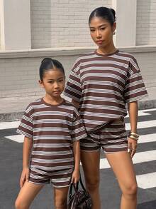 SHEIN 2件套女童条纹针织宽松圆领T恤和短裤套装 - 咖啡棕 - 查看 2