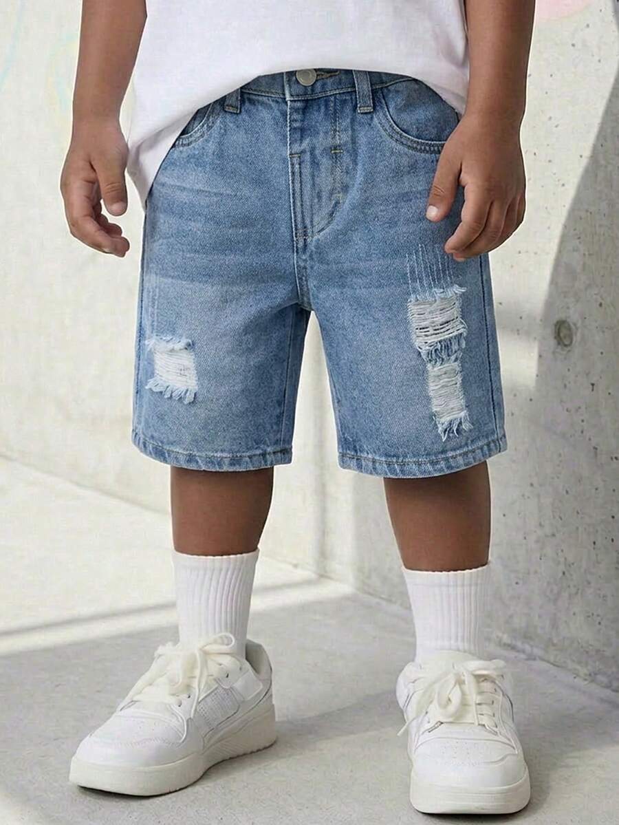 SHEIN Playful Pals 男童牛仔裤夏季新品：时尚休闲牛仔短裤，浅蓝色牛仔布，复古做旧破洞设计，直筒宽松版型，舒适柔软面料。适合日常通勤、上学、户外活动等各种场合。男童牛仔短裤